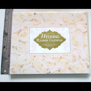 5/$30 Beautiful Wedding Planner by Gibson